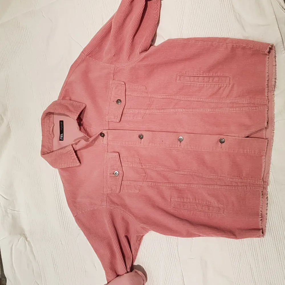Pink Corduroy/Manchester jacket. Size medium, the size rums large. Zara. . Jackor.