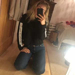 Adidaströja - Mjuk och lite kortare tröja från Adidas. Frakt ingår inte men pris går att diskuteras.