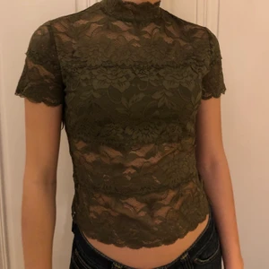 Spets topp - Söt festlig spelstopp från Guess knappt använd!