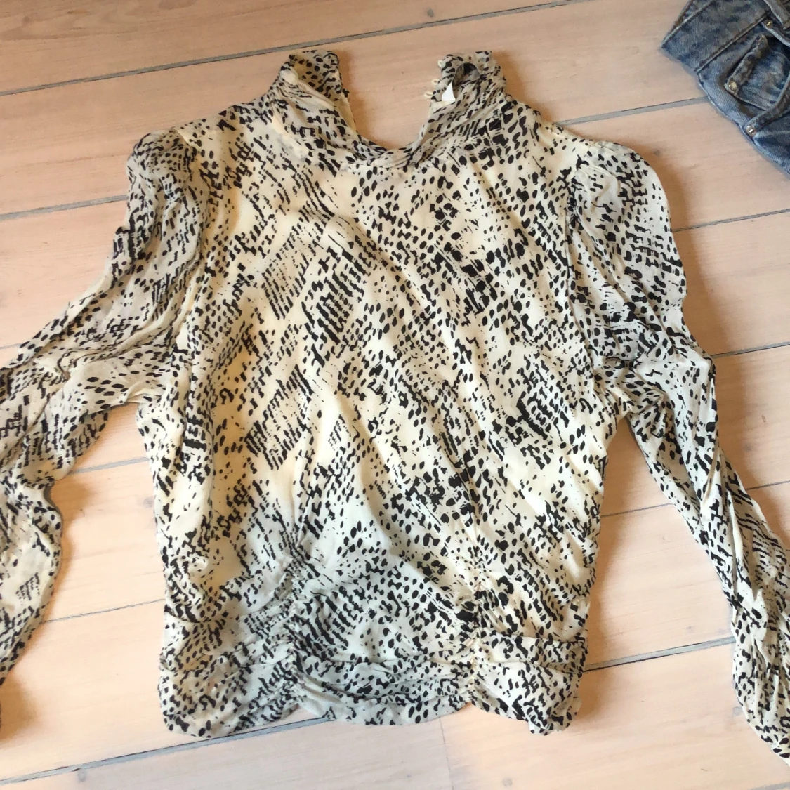 Festlig mönstrad blus🥳❤️