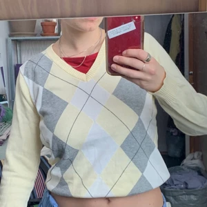 Ljusgul sweater🍋🍋🍋 - SÅ fin men använder tyvärr inte tillräckligt ofta. Storlek s men funkar absolut på m också skulle jag säga. Köparen står för frakt på 66kr! 💚 Kan mötas i centrala Sthlm