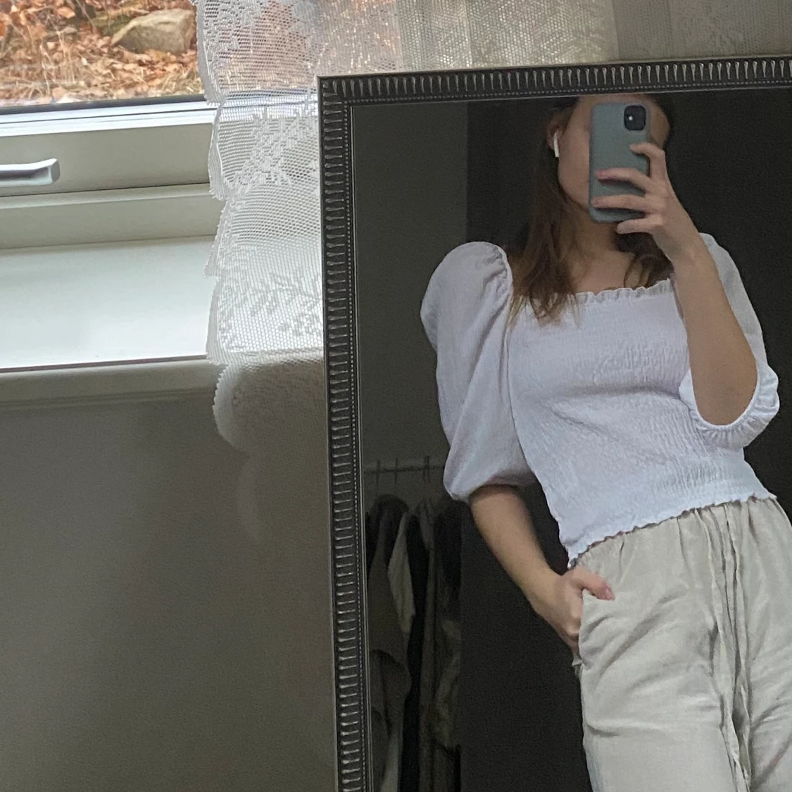 Vit topp med puffärmar  - 90