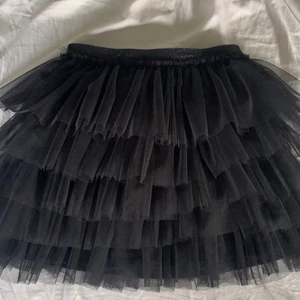 kjol ifrån zara - säljer denna fina kjol ifrån zara 