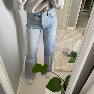 Storlek 32 - Zara jeans i storlek 32💓 dom är avklippta till min längd jag är 165