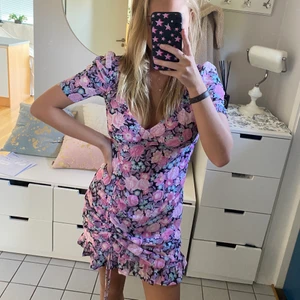 Klänning h&m - Super söt klänning från h&m i storlek 36. 