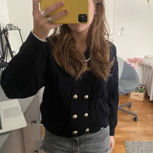 Tröja - Säljer denna assnygga tröja från mango. Den är både mysig och snygg💕