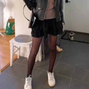 Volangekjol  - Säljer den gör superfina kjolen. Köpt på plick men kommer inte till användning. Bra skick och passar till mycket. Skriv om ni undrar något 💕💕