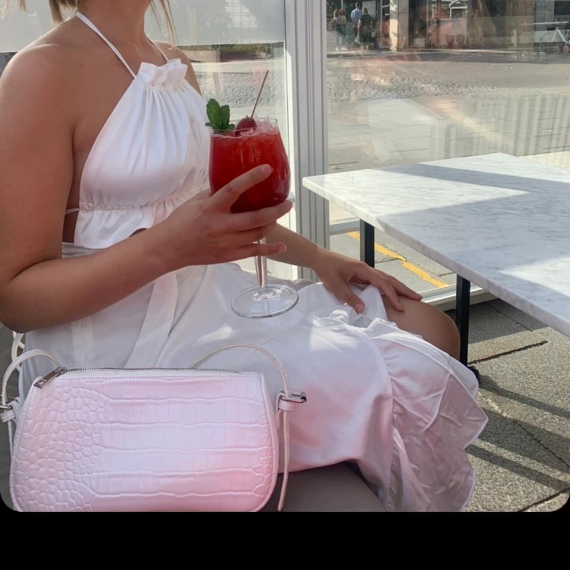 Vit satin topp med öppen rygg - 90