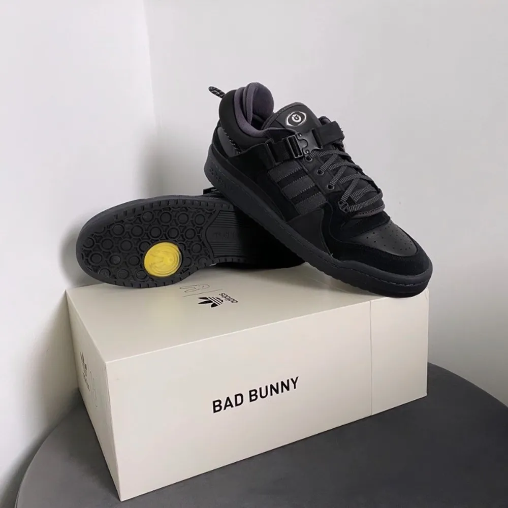 Adidas Forum Bad Bunny “Back to School”⚡️  Storlek: 46 2/3📐   Helt nya med Box och kvitto📦   Pris: 2600💸. Skor.