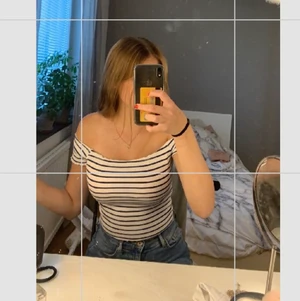 Söt topp - Säljer denna topp för den ej kommer till användning! Den är ifrån Gina tricot o är i storlek XS, bra skick!💕15+frakt