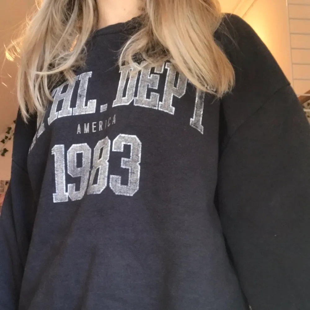 crewneck från gina tricot. säljes eftersom jag inte får användning av den, men har används antal gånger. pm:a om du är intresserad 💘. Hoodies.