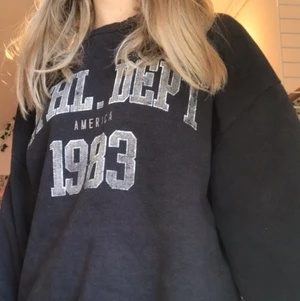 gina sweather - crewneck från gina tricot. säljes eftersom jag inte får användning av den, men har används antal gånger. pm:a om du är intresserad 💘