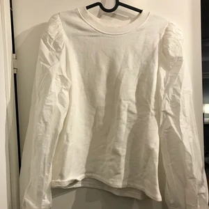 Crewneck - Perfect condition, 60 kr + shipping 💓