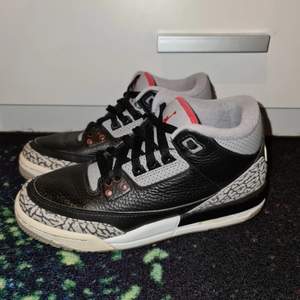 Selling used Jordan 3 black cement,condition 8.5/10. Size 38
