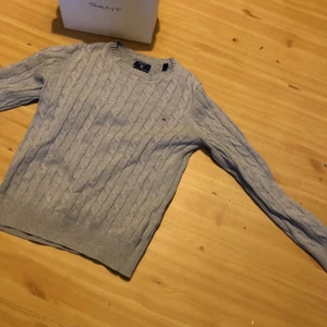 Gant tröja strl XS men passar S för tjejer - Skick 8/10 nypris 1399