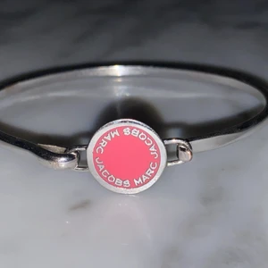 Marc Jacobs armband - I princip oanvänd, haft på mig det max 3ggr. 