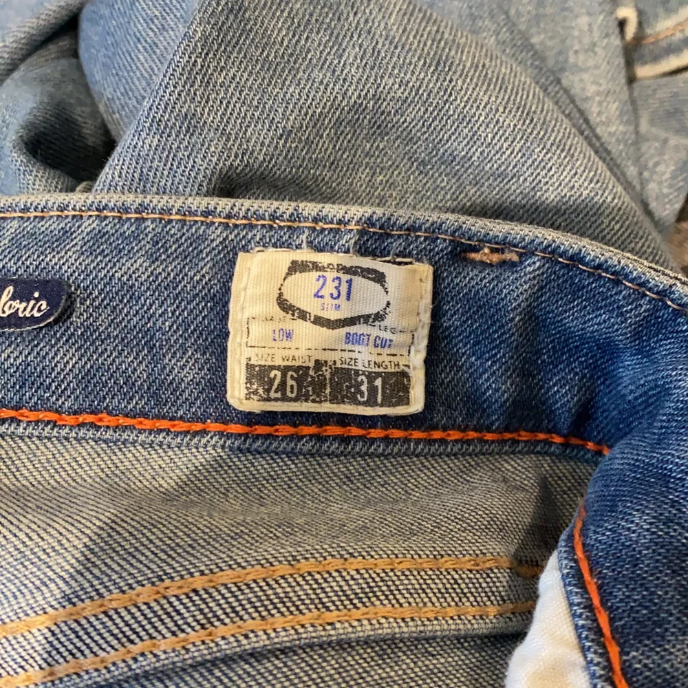 Super fina låg midjade jeans från jeans companiet, super fint skick inte använt mer än 10 gånger! Köpta för något år sedan! Orginal pris 450kr!. Jeans & Byxor.