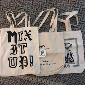 3pack fina tygväskor!  - Superfina och praktiska tygväskor i olika motiv 💖 20 kr/styck och 50 kr för alla tre! 