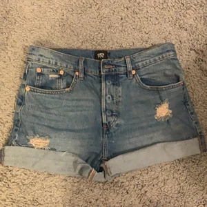 Jeansshorts Lager 157 - Ganska korta men väldigt fina, för stora i midjan för mig
