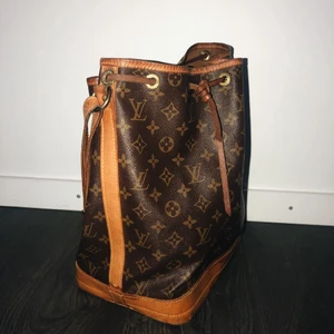 Louis Vuitton néonoé bag  - Använd i ungefär 1 år, köpte begagnad, finns kvitto. Skriv privat angående andra frågor!❤️