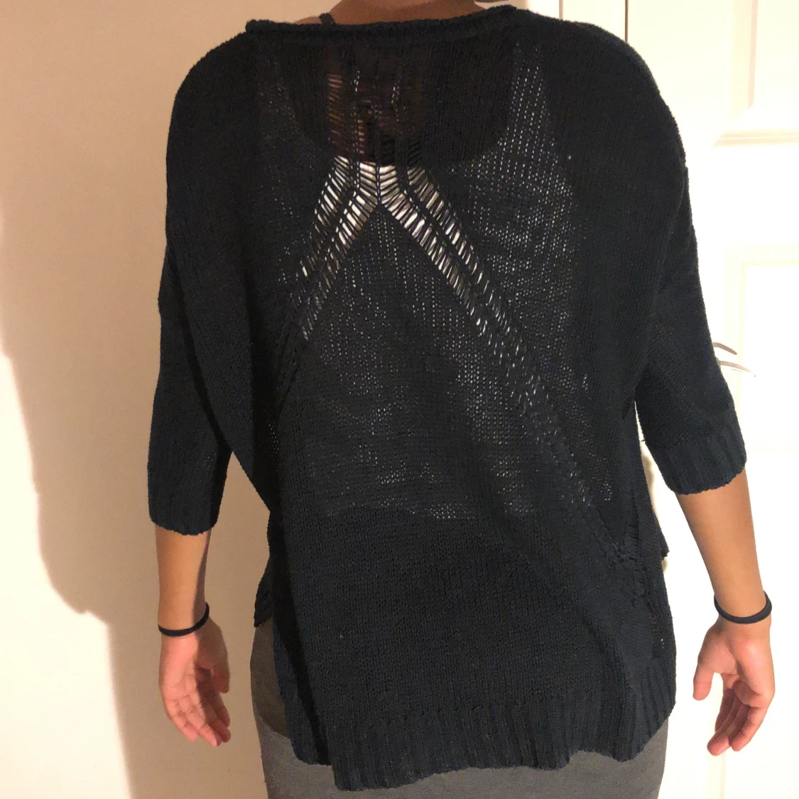 Stickad svart tröja i storlek S - 90