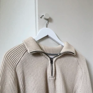 Zip tröja - Köpt secondhand, lite oversized.