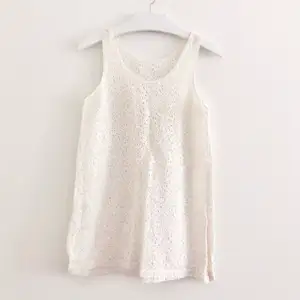 Virkat/spetsig vit kort klänning/ längre tröja som går att stoppa in! Köparen står för frakt 📩 3 FÖR 100 KR PÅ MIN SIDA JUST NU! 🌟