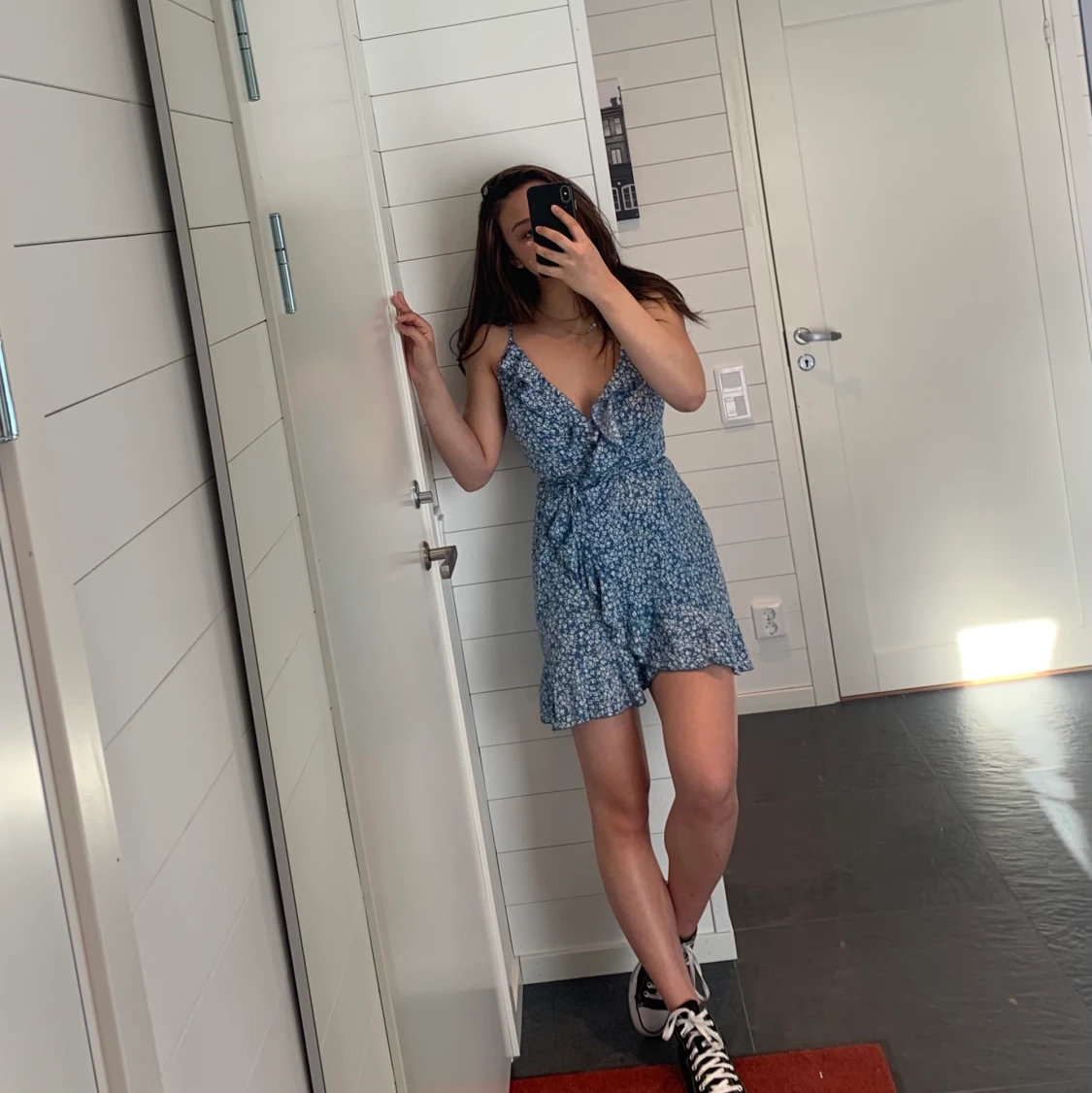 Blå blommig sommar klänning 