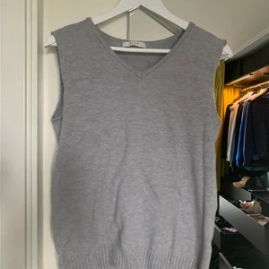 Vest - Grå vest från vila