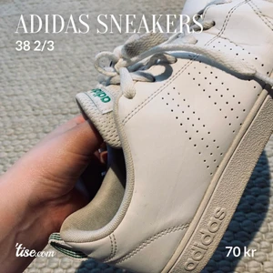 Adidas sneakers - Sneakers i använt skick. Storlek 38 2/3