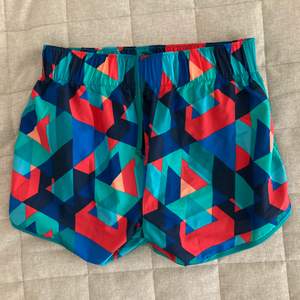 Färgglada shorts, perfekt till sommaren! ☀️ Endast swish, köparen betalar frakt.
