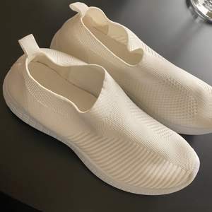 Nya vita sneakers från Nellys egna märke, fel storlek för mig därför jag tyvärr måste sälja. St. 39✨