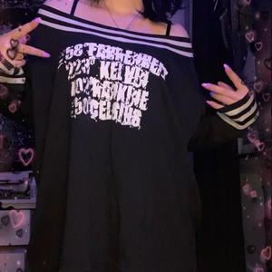 Top - Svart vit top! Vet inte vilket märke de tillhör. Fortfarande bra kvalitet:)