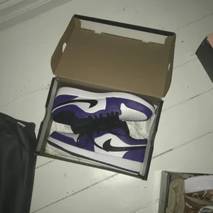 Jordan 1 purple low - köpta på stockx använda en gång, skriv för mer bilder