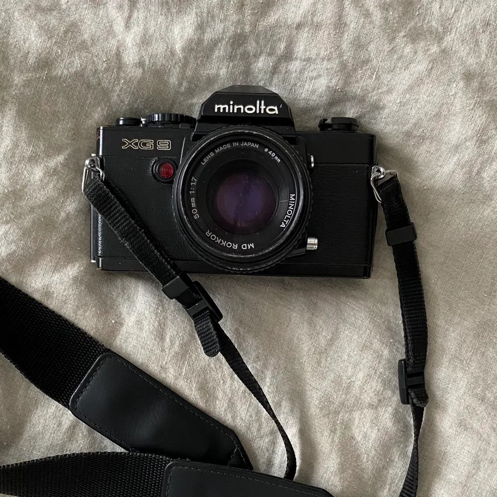 Säljer min analoga Minolta med 55mm objektiv! Lätt och smidig att använda! Se två exempelbilder jag tagit med filmen Kodak Porta 160.. Övrigt.