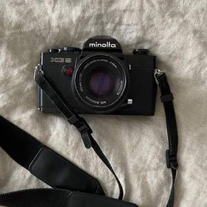 Säljer min analoga Minolta med 55mm objektiv! Lätt och smidig att använda! Se två exempelbilder jag tagit med filmen Kodak Porta 160.