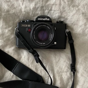 Minolta XG9 analog kamera - Säljer min analoga Minolta med 55mm objektiv! Lätt och smidig att använda! Se två exempelbilder jag tagit med filmen Kodak Porta 160.