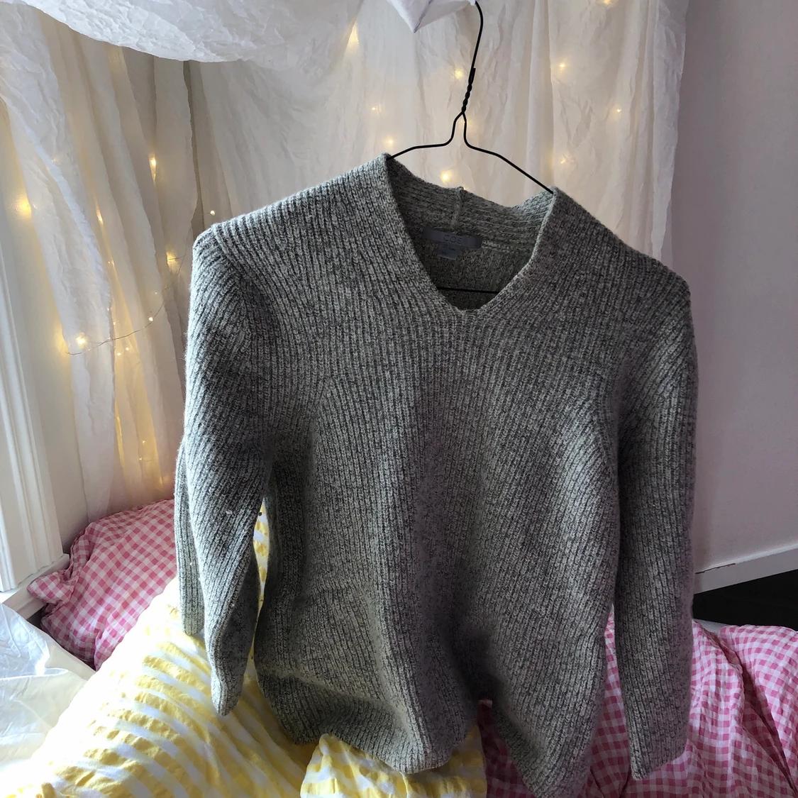 Stickad tröja från COS