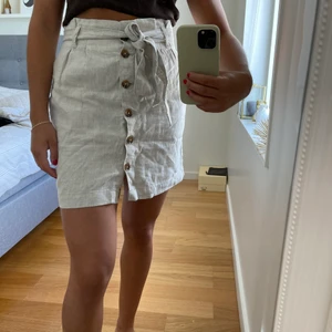 Linnekjol st, 36 - Jättefin och somrig linnekjol🤎 st, 36💫 75kr+frakt!