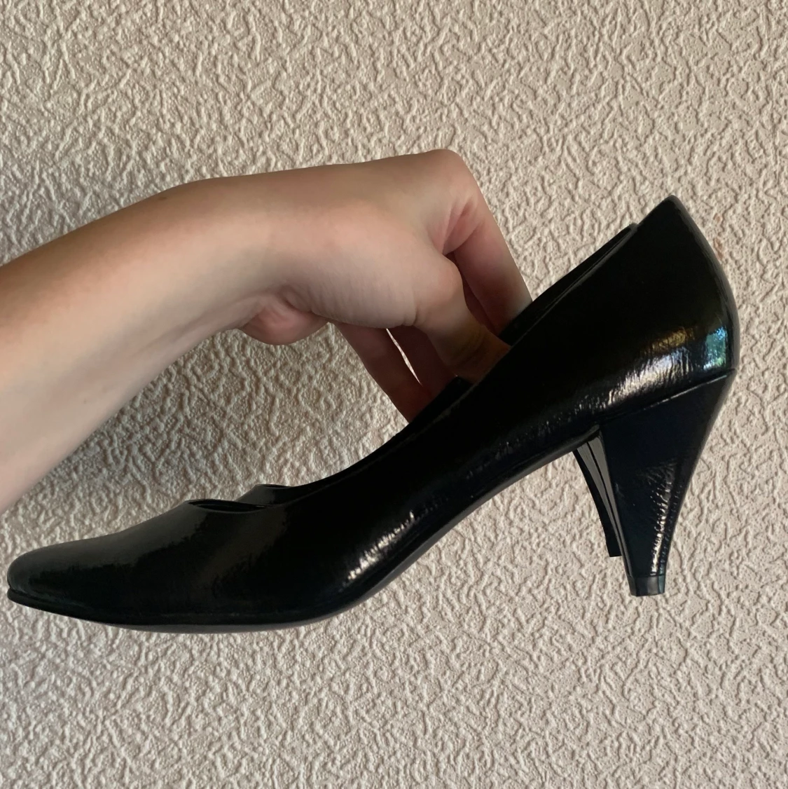 Svarta lackade pumps - 90