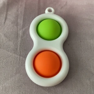 Simple dimple - En nyckelring medföljer