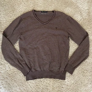 Stickad tröja - Strl m/l, köpare står för frakt