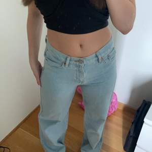 fina mid waist jeans från Weekday! Köpte för 500 kr