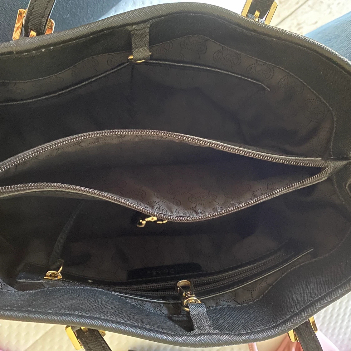 Michael kors väska i svart  - 91