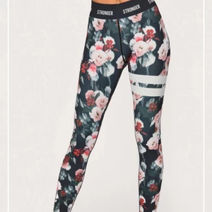 Stronger byxor - Fina stronger byxor som aldrig använts. Ord pris är 799 men jag säljer för 200kr. Är storlek M men jag som är i storlek S passar perfekt i dom byxorna. Skriv privat om du vill ha bilder som jag tagit. Köpare står för frakt.