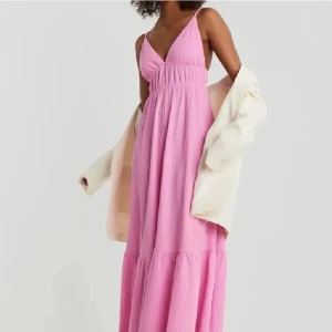 Gina klänning  - Supersomrig klänning från gina tricot! Endast använt en gång🌷