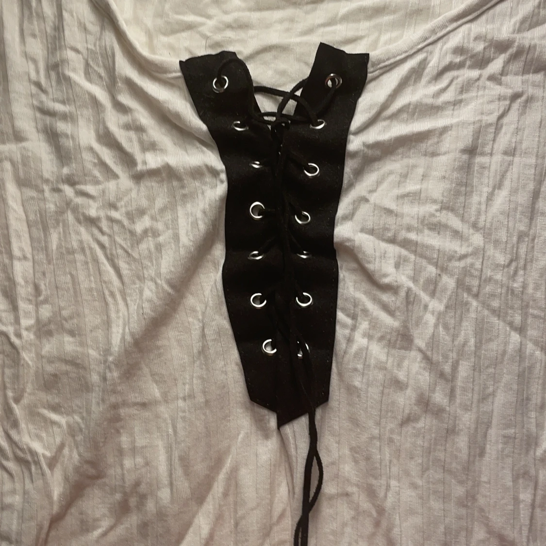 Vit tröja med knytning - 91