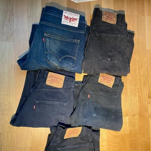 vintage levis!  - byxor man ska ha för sommaren e ju här! 5 stycken baggy vintage levis för sälj! knappt använda :) som nya. Storlekar W28med L32/34/30 och ett par har W34L34. Kom med pris och swish redo! don’t miss on this deal! ❤️