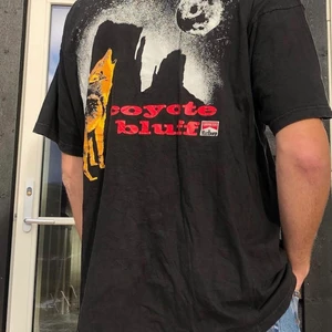 Malbro t-shirt size M - Svart T-shirt med bred passform. Inga flaws förutom att den är lite sliten. 