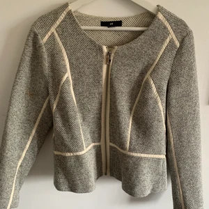 Kavaj H&M - ▪️ Kavaj-ish ▪️ fint skick ▪️ kan skickas 